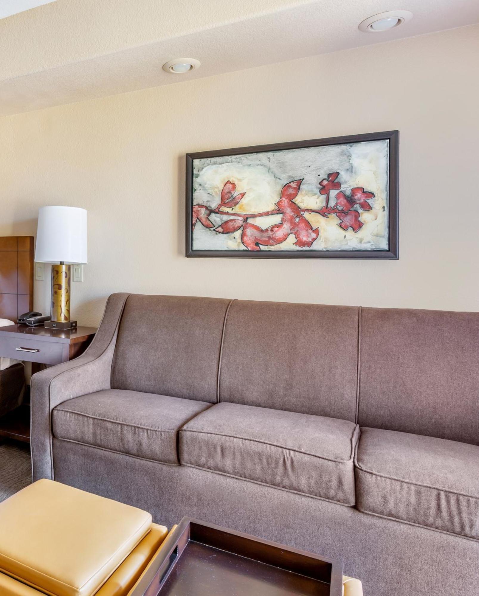 Queen Studio with Sofa Bed and Balcony/Patio