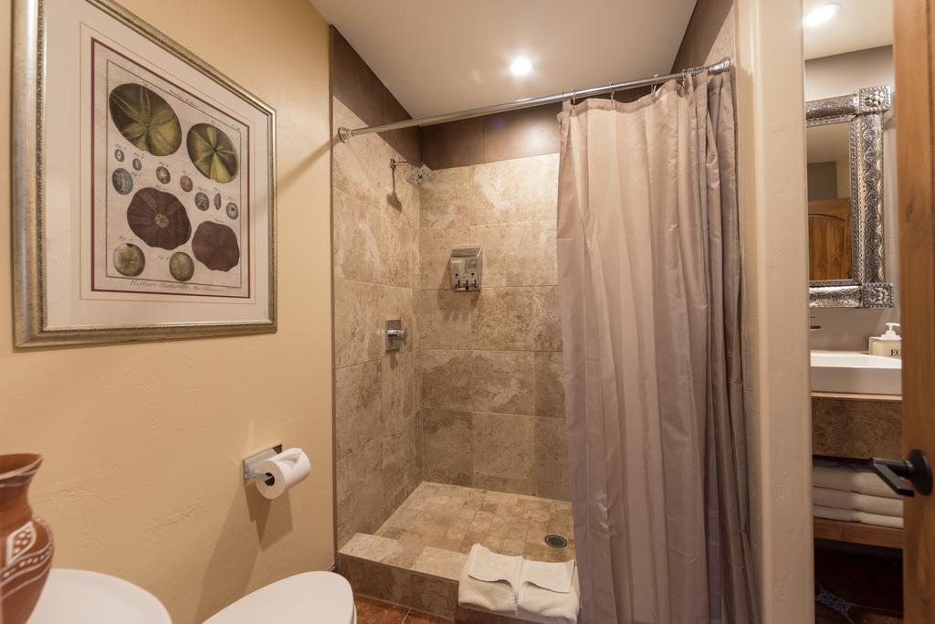 Deluxe One-Bedroom Suite