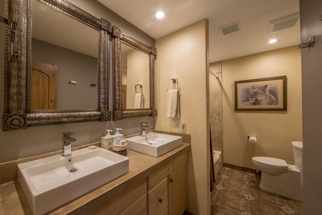 Deluxe One-Bedroom Suite
