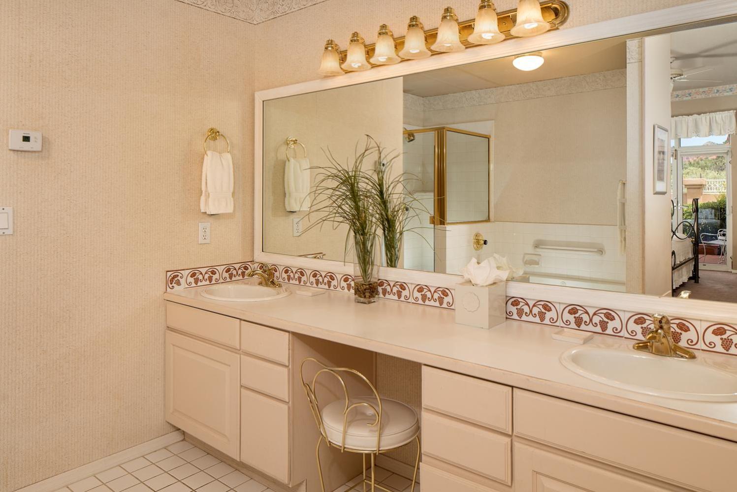 King Room Mariposa