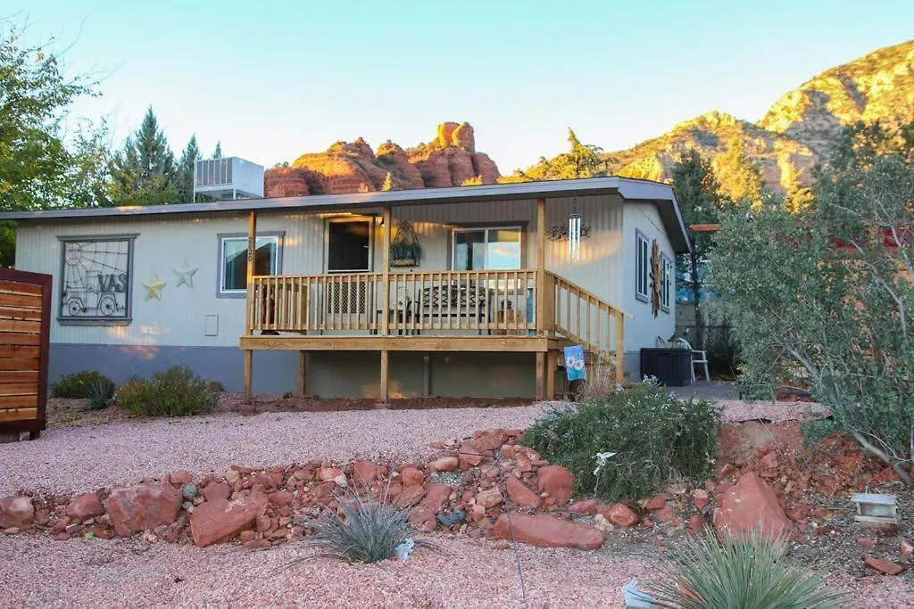 Serene 2 Bedroom! Walk To Trails! Red Rock Mountain Views!-1
