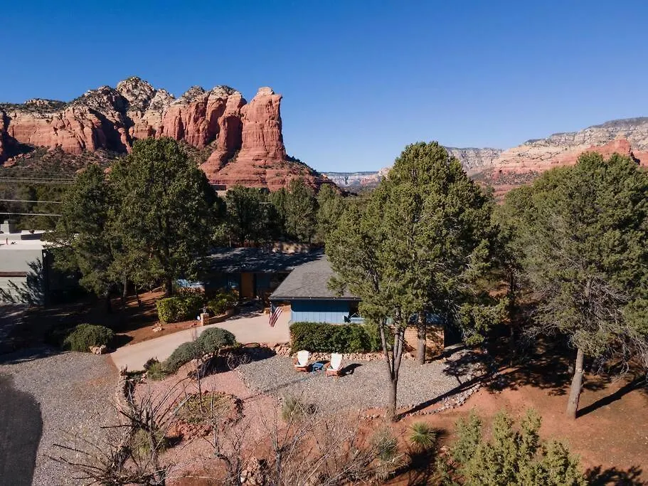 Red Rocks Retro! Stunning Views And Hot Tub!-1