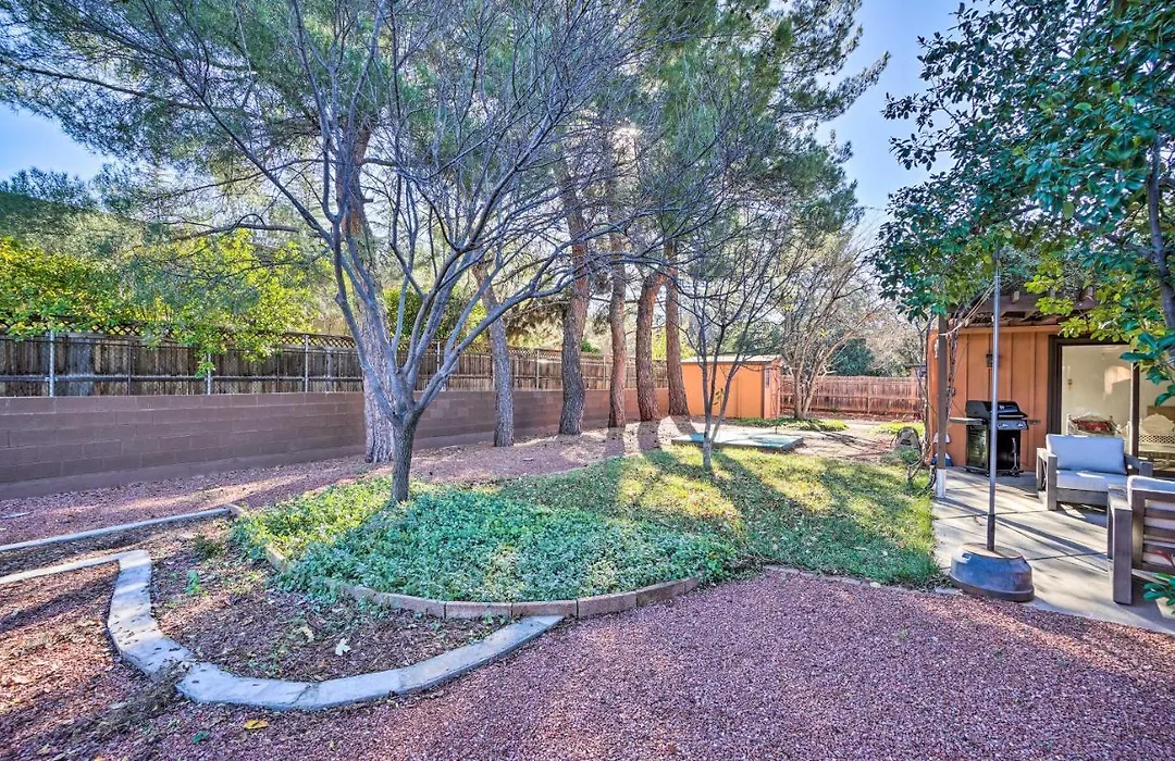 1 Mi To Cathedral Rock Trailhead: Home W/ Sunroom-1