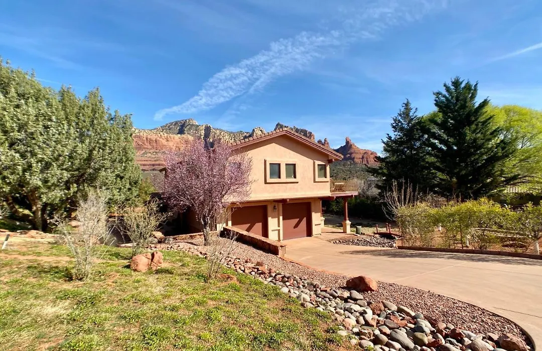 Majestic Red Rocks Views, Walk To Jordan Trailhead, Peloton, Hot Tub, Close To Downtown, Free Wifi!-1