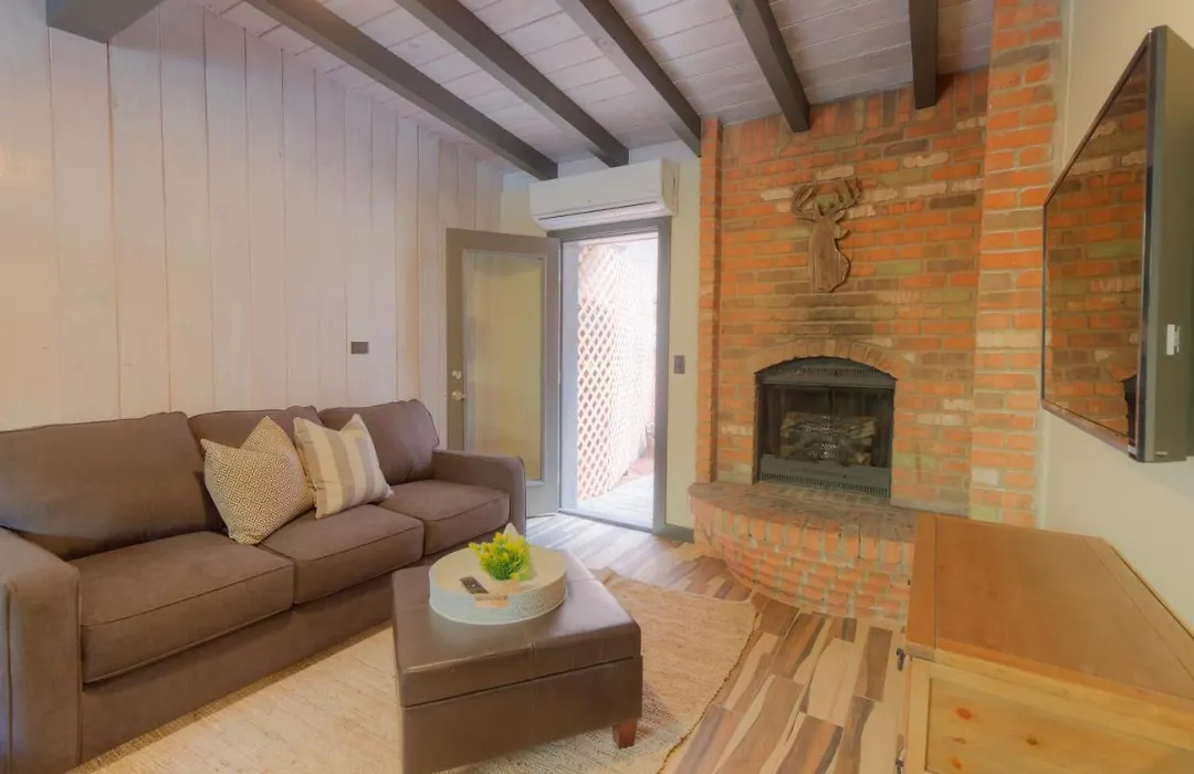 Destination Oak Creek 5 Apts-1