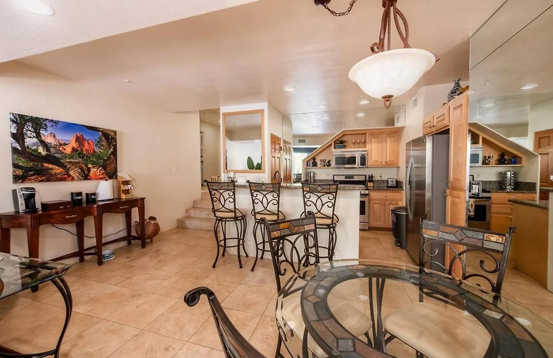 Uptown Sedona Gem: 3-Bed Townhome With Majestic Views And Central Location-1
