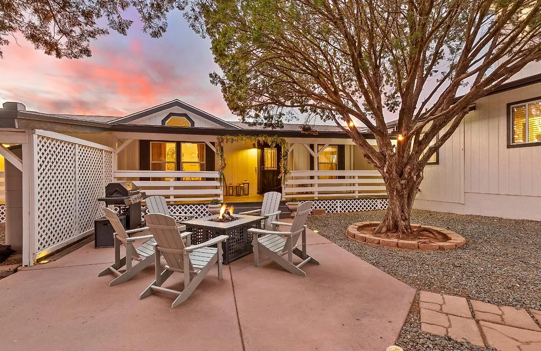 Serene Home- Sleeps 16 - Starlink Wifi - Hot Tub - Pool -2 Kitchens!-1