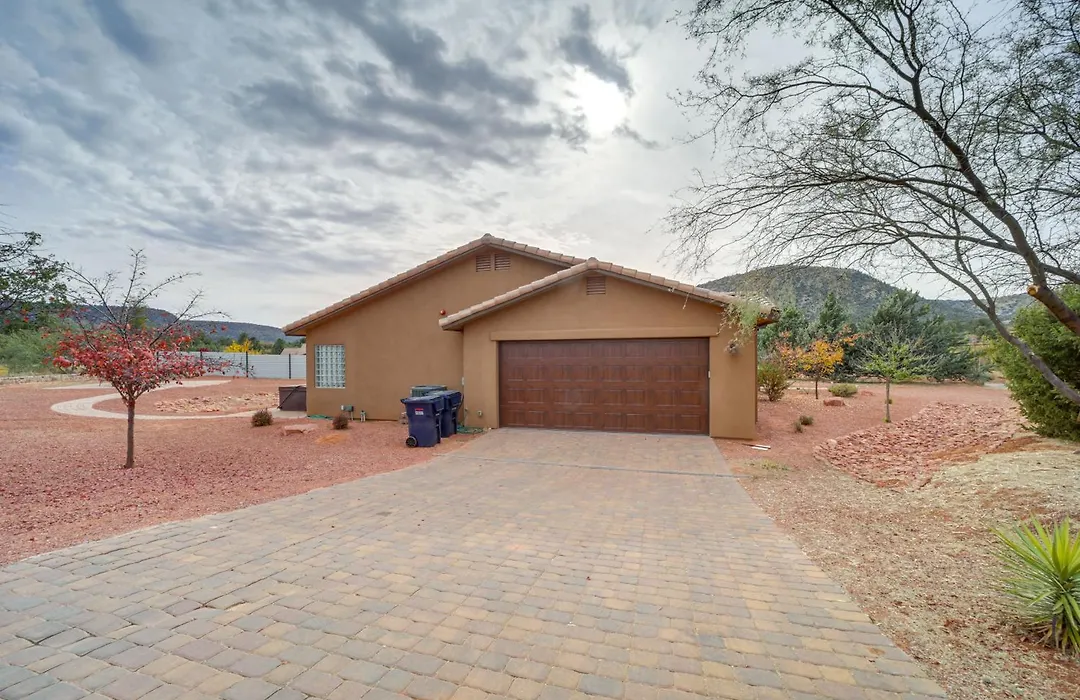 Red Rock Dog-Friendly Home Near Hiking Trails!-1