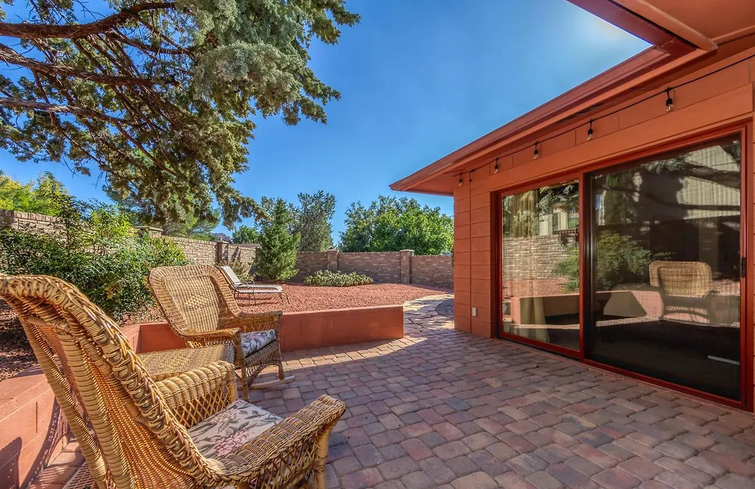 Spectacular House With 2 Master Suites In Sedona'S High End Subdivision Living!-1