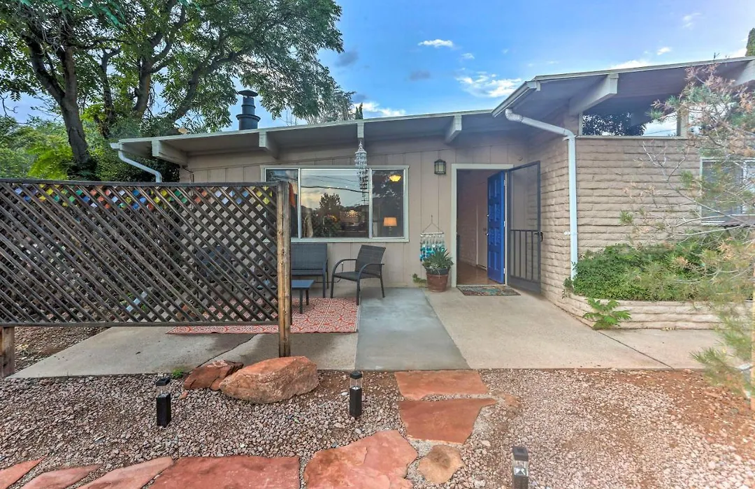 Unique Uptown Townhome With Spacious Yard And Fire Pit-1