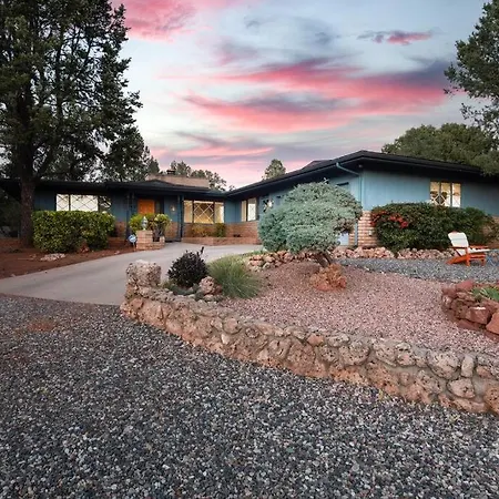 Red Rocks Retro! Stunning Views And Hot Tub!-3