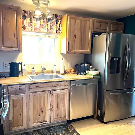 Serene 2 Bedroom! Walk To Trails! Red Rock Mountain Views!-3