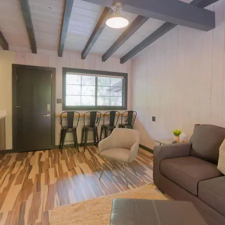 Destination Oak Creek 8 Apts-3