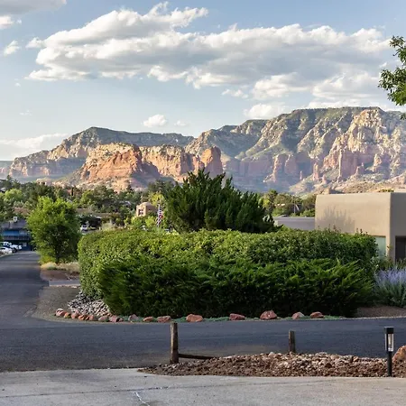 The Saddlerock House - Great Location, Views And Hot Tub!-3