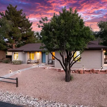 The Saddlerock House - Great Location, Views And Hot Tub!-2