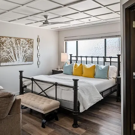 Honeysuckle Villa- Romantic Getaway-2