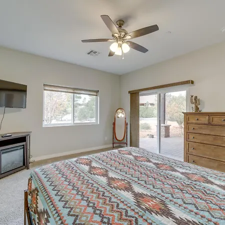 Red Rock Dog-Friendly Home Near Hiking Trails!-3