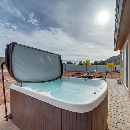 Red Rock Dog-Friendly Home Near Hiking Trails!-2