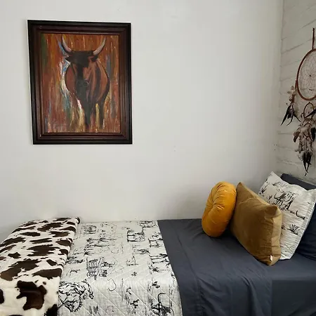 Sedona Uptown Gem!Large Yard W Grass And Shade Trees! Perfect For Easter Egg Hunts! Views!! New! Barrel Sauna!!! Close To Trails, Walk To Uptown Sedona, Restaurants And Shopping-2