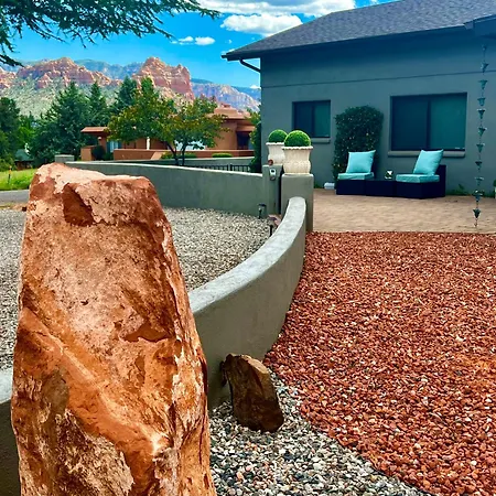 Sedona Uptown Gem!Large Yard W Grass And Shade Trees! Perfect For Easter Egg Hunts! Views!! New! Barrel Sauna!!! Close To Trails, Walk To Uptown Sedona, Restaurants And Shopping-3