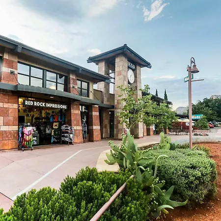 Unique Uptown Townhome With Spacious Yard And Fire Pit-2